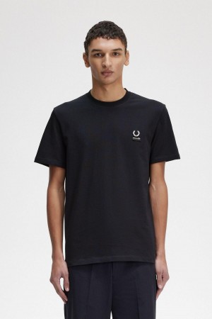 T Shirts Fred Perry Enamel Pin Homme Noir | FRNEJ37430