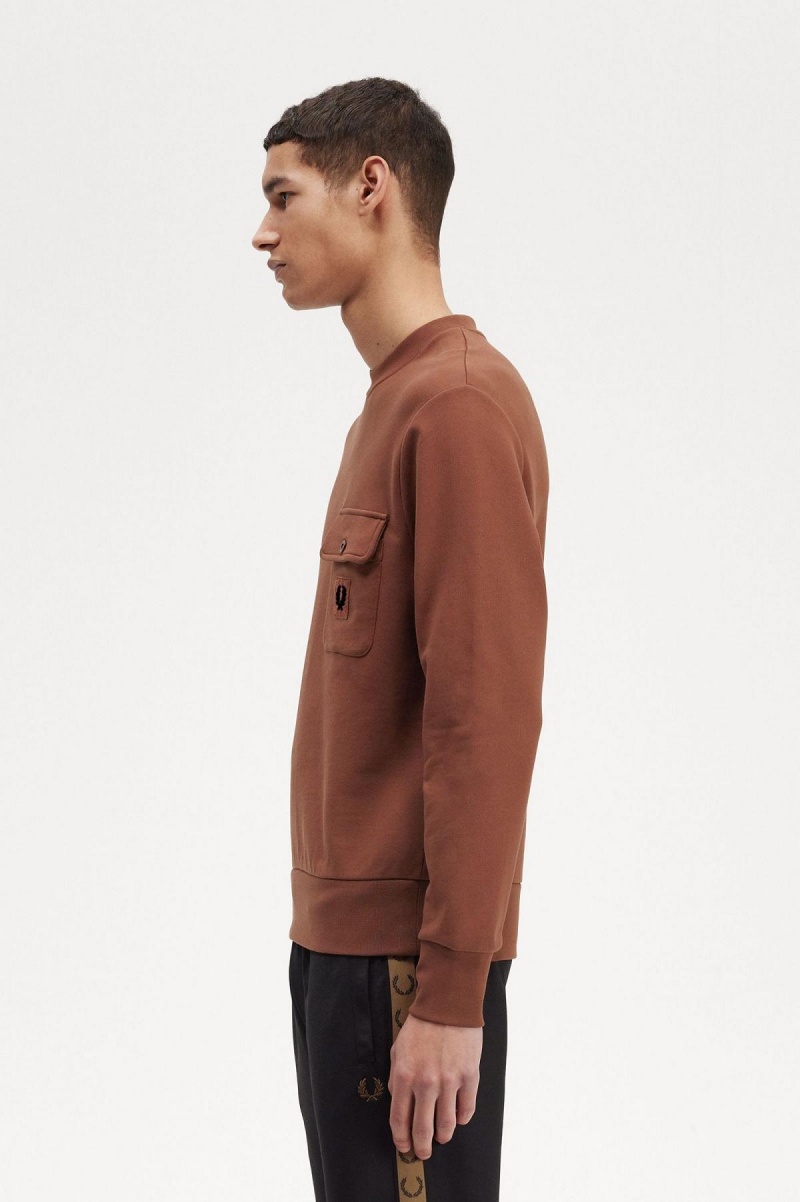 Sweats Fred Perry Badge Detail Crew Neck Homme Marron | TFRWZ66105