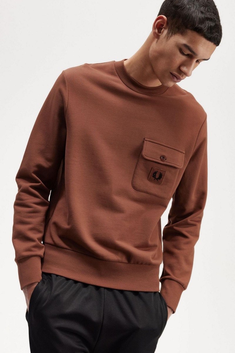 Sweats Fred Perry Badge Detail Crew Neck Homme Marron | TFRWZ66105