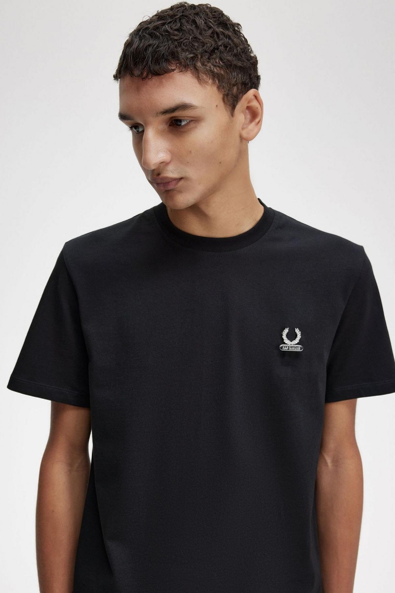 T Shirts Fred Perry Enamel Pin Homme Noir | FRNEJ37430