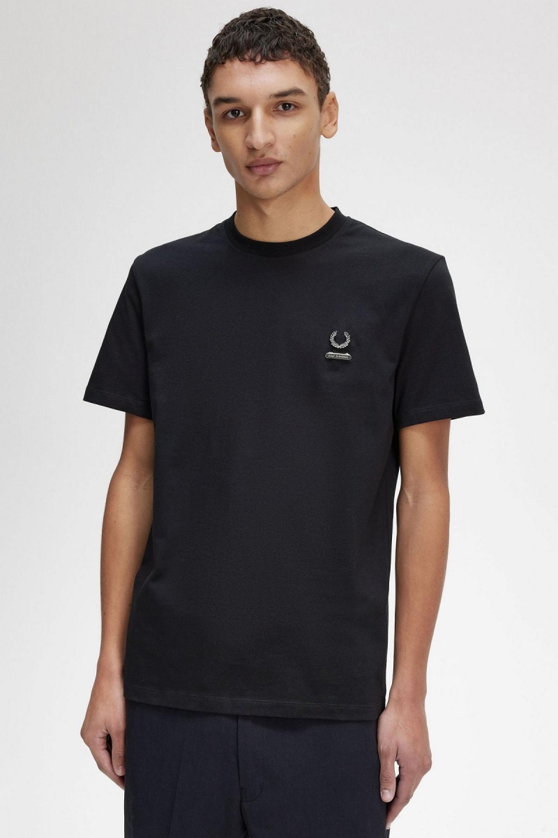 T Shirts Fred Perry Enamel Pin Homme Noir | FRNEJ37430