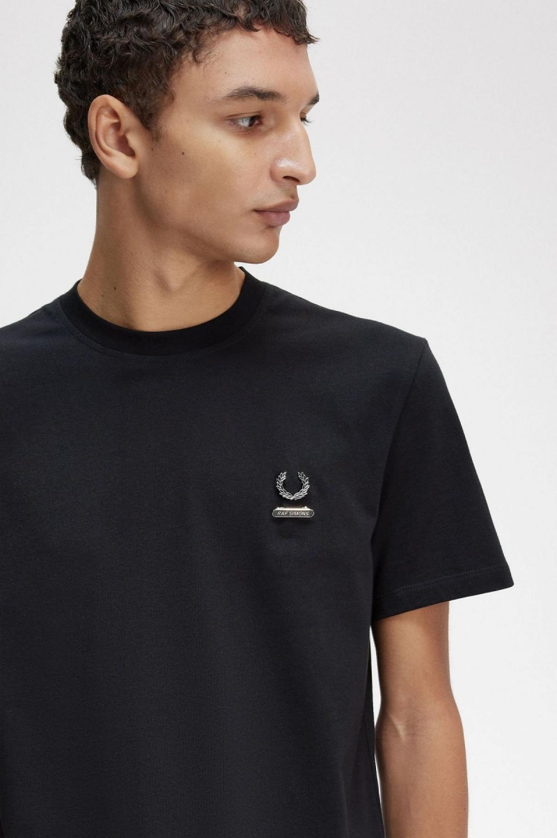 T Shirts Fred Perry Enamel Pin Homme Noir | FRNEJ37430